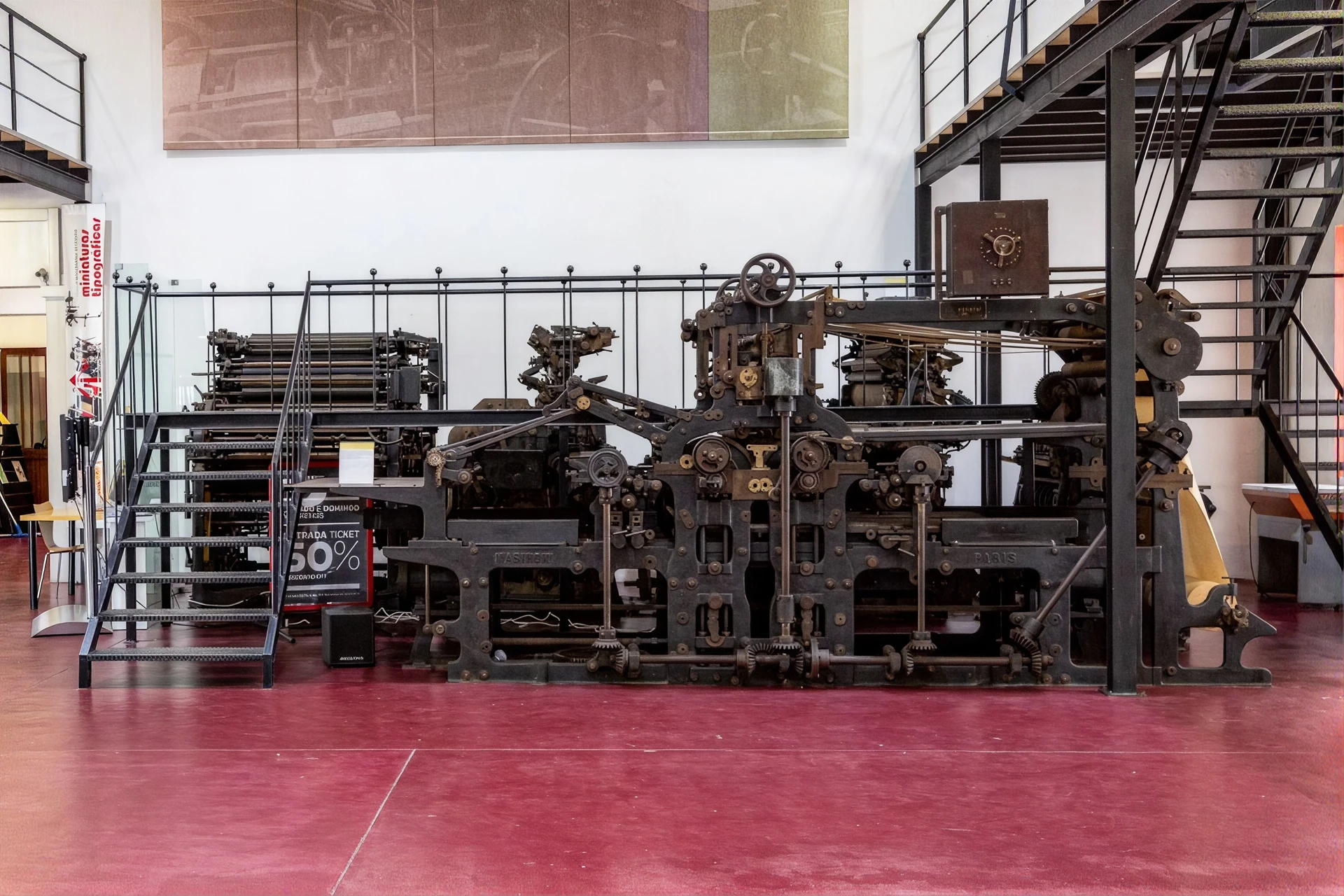 Máquina do espólio do Museu Nacional da Imprensa