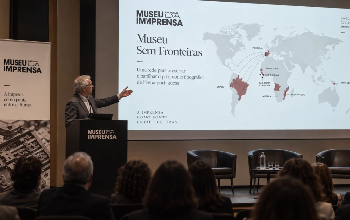 Apresentação do projeto Museu Sem Fronteiras com mapa dos países de língua portuguesa
