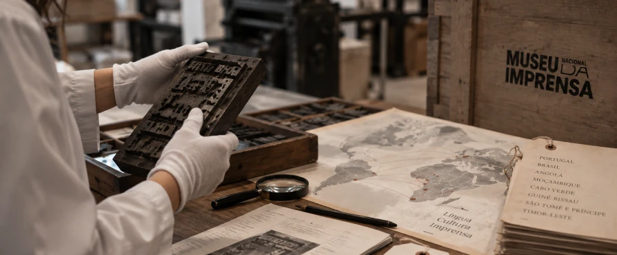 Composição de uma forma tipográfica no Museu Nacional da Imprensa